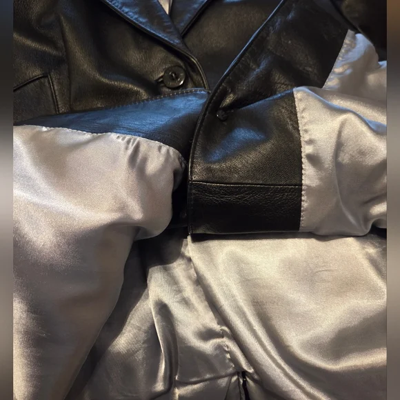 Wilsons Black Leather Coat Button Up Lined Y2K 90's 80's Goth Rocker Size XL - Picture 8 of 8